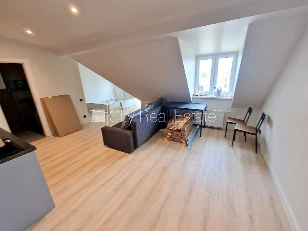 Fasādes māja, renovēta māja, slēgts pagalms, ieeja no ielas, mansards, ir lifts, kāpņu telpa — bilde 4