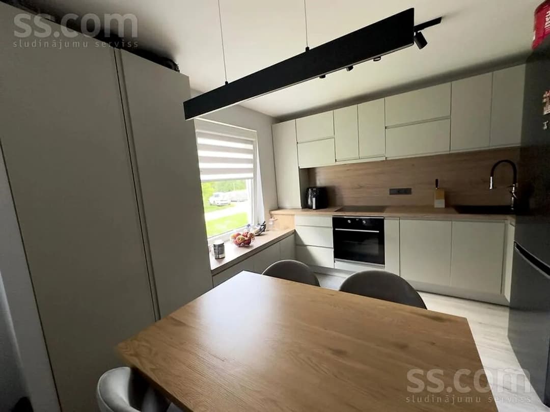 Trīsistabu dzīvoklis — Robežu iela 20 21