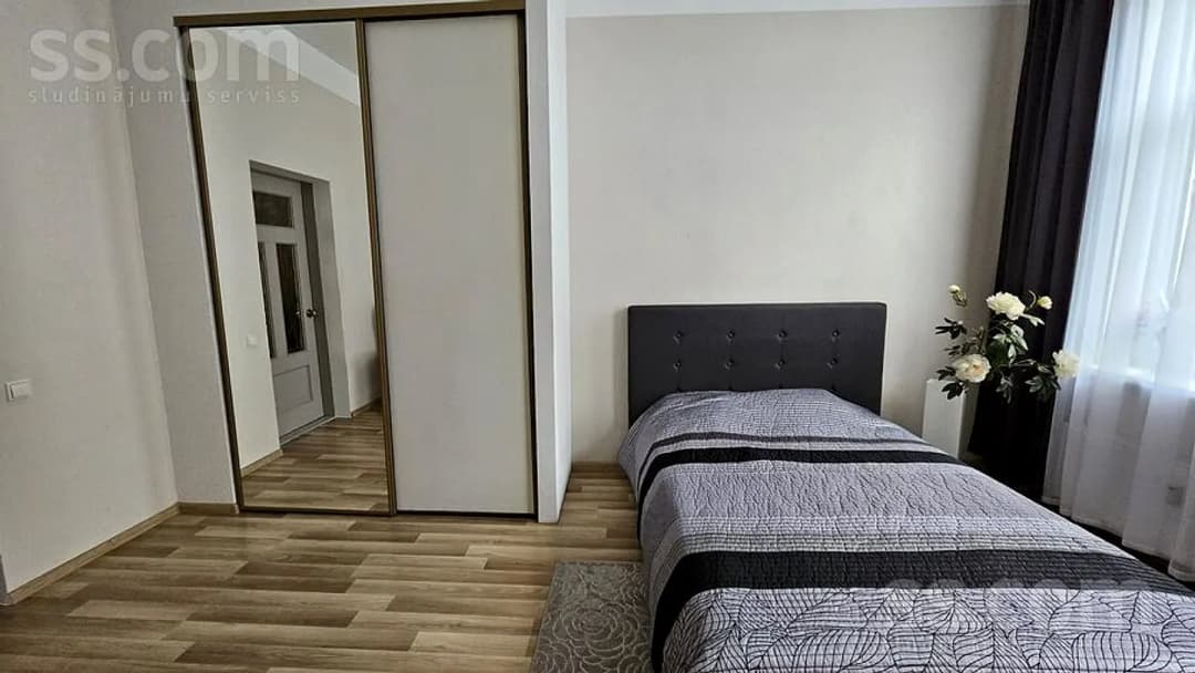 Divistabu dzīvoklis — Eduarda Veidenbauma 6 — vēl bildes