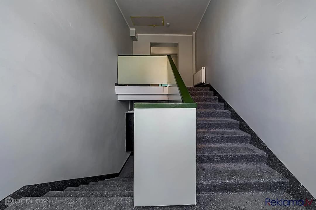 Pieejamas plašas biroja telpas renovētā ēkā Grīziņdārza teritorijā piemērota vide — bilde 4