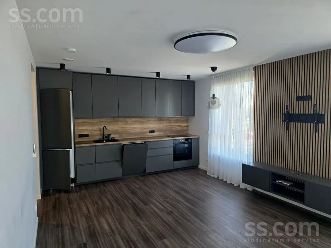 4 istabu dzīvoklis — Spilvas 1