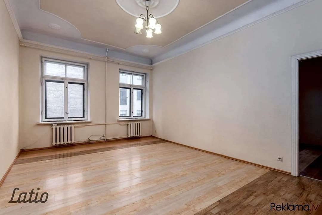 Piecistabu dzīvoklis — Pulkveža Brieža iela 9, Rīga