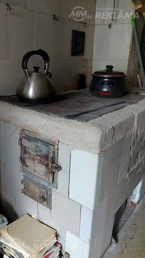Īpašniece pārdod vienistabas dzīvokli 2. stāvā. Klusa, mierīga vieta. — vēl bildes