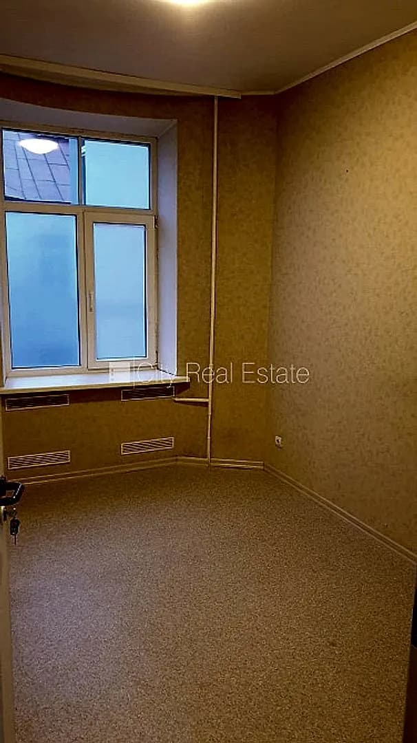 Fasādes māja, renovēta māja, ieeja no ielas, ir lifts, kāpņu telpa pēc kosmētiskā remonta, — bilde 3