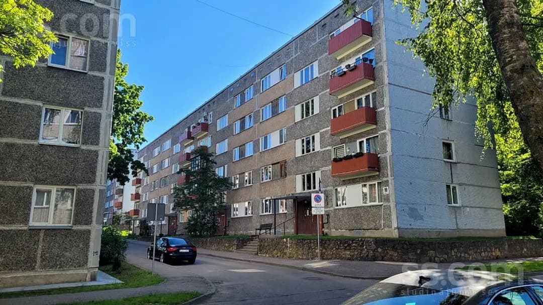 Trīsistabu dzīvoklis — Strādnieku iela 99