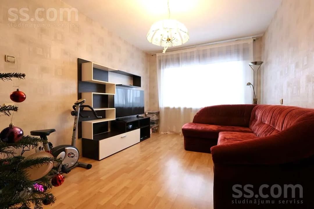 Trīsistabu dzīvoklis — Krūmu iela 40