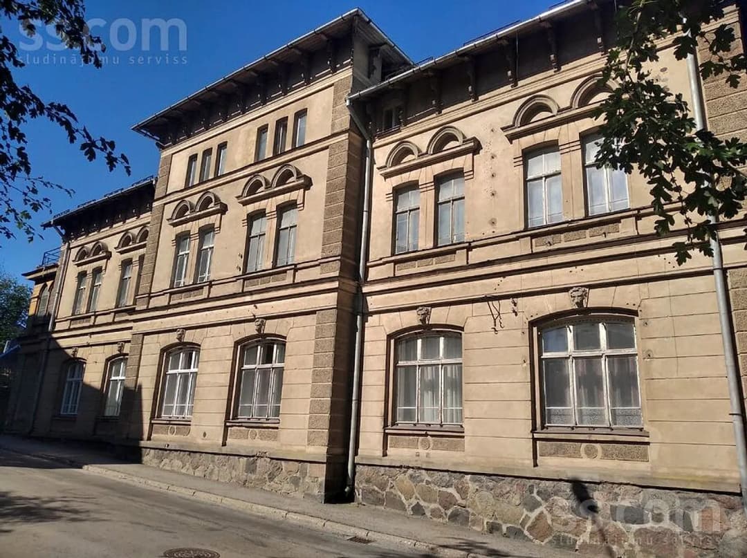 Trīsistabu dzīvoklis — Palasta 19