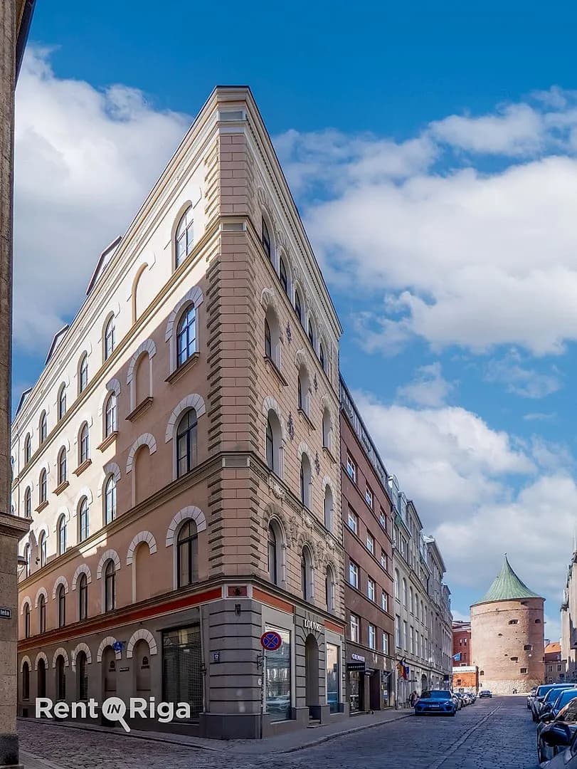 Mazā Smilšu 12, Centrs