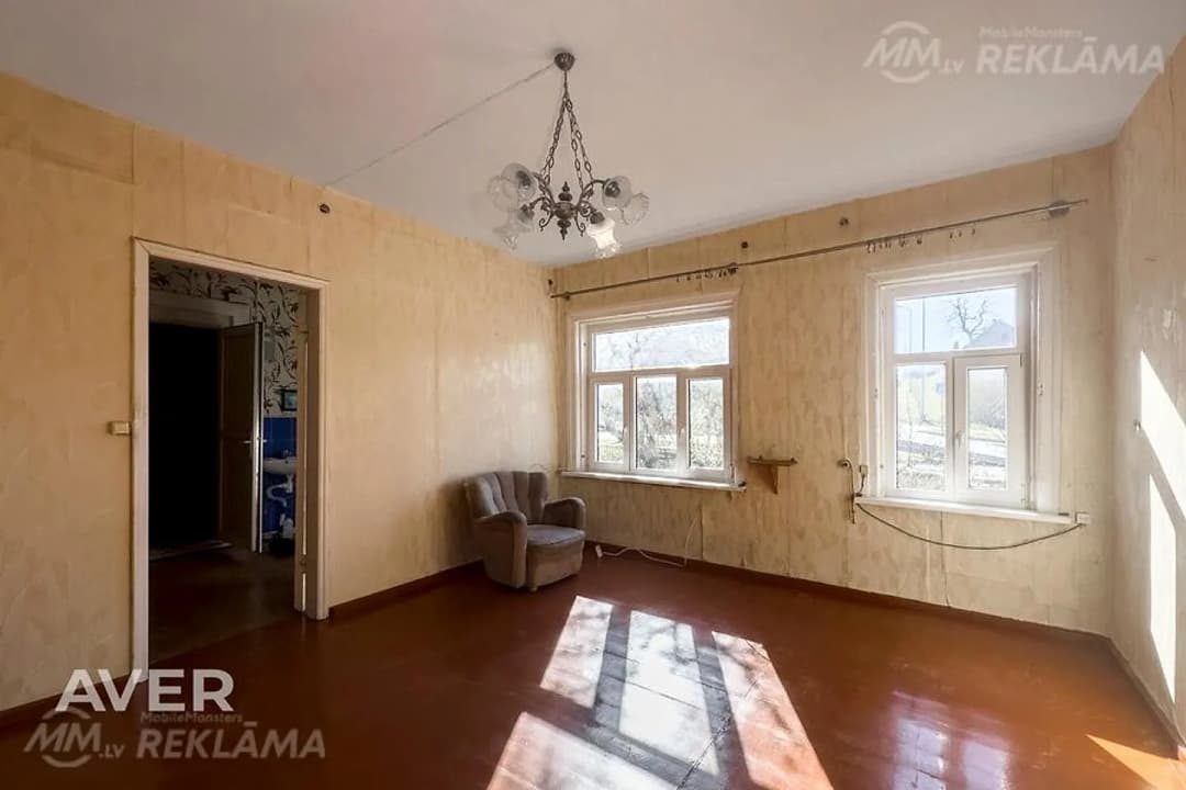 Pārdod pusi mājas ar zemes gabalu Rēzeknē — vēl bildes