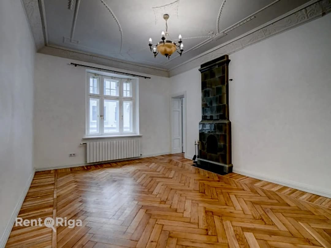 Četristabu dzīvoklis — Lāčplēša iela 21
