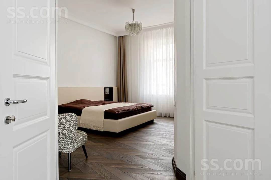 6 istabu dzīvoklis — Elizabetes 29b — vēl bildes