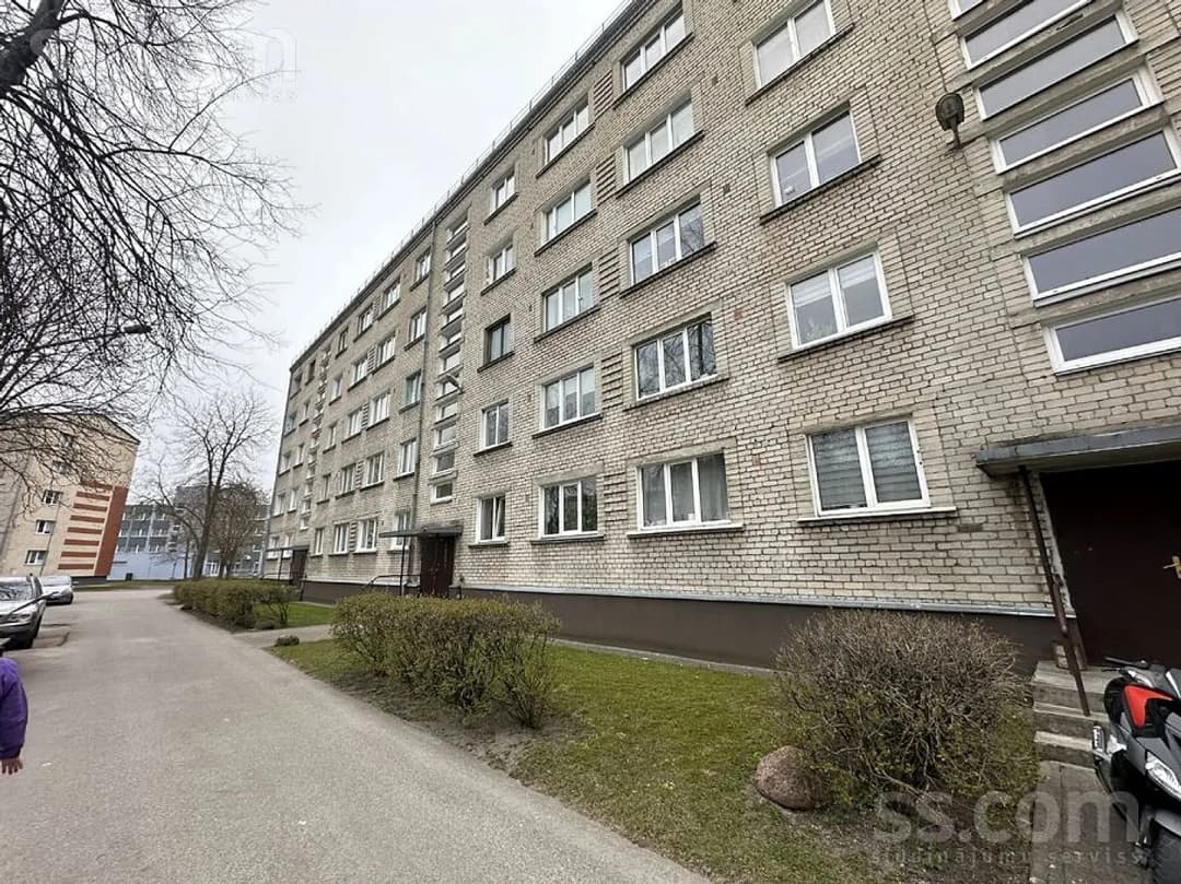 Trīsistabu dzīvoklis — Dzintaru 30