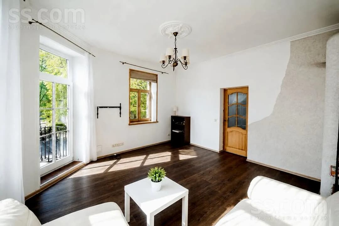 Trīsistabu dzīvoklis — Jūras iela 24a