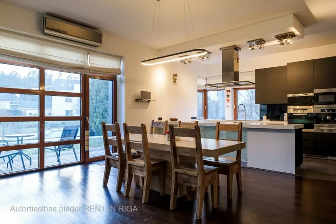 Piecistabu māja — Mežnoras iela, Rīga (Mežaparks) — bilde 2