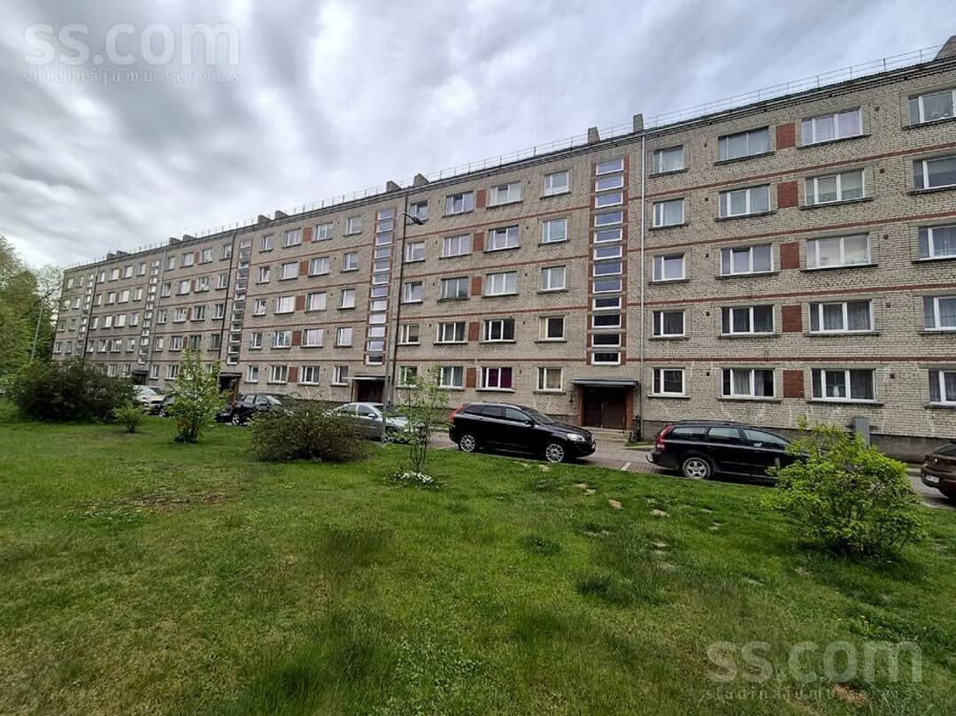 Trīsistabu dzīvoklis — Dzintaru 26