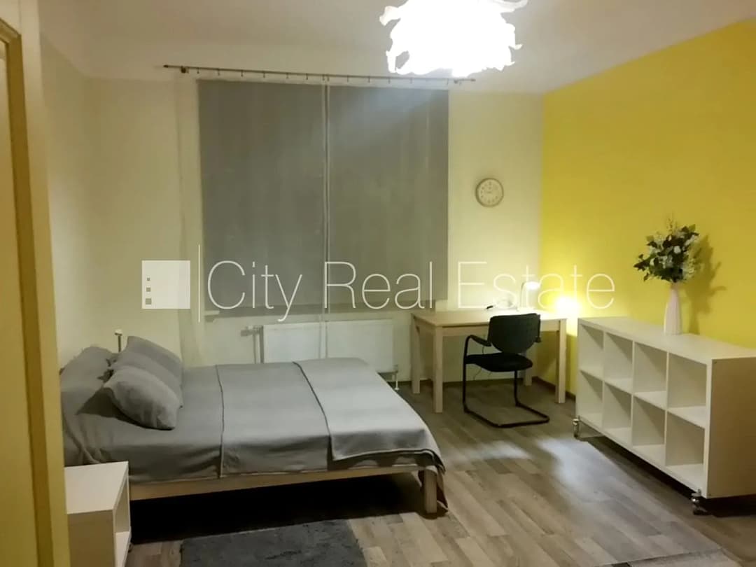Četristabu dzīvoklis — Grostonas iela 21