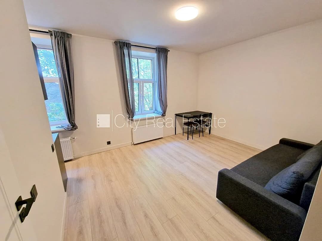 Fasādes māja, renovēta māja, slēgts pagalms, ieeja no ielas un pagalma, ir lifts, kāpņu — bilde 4