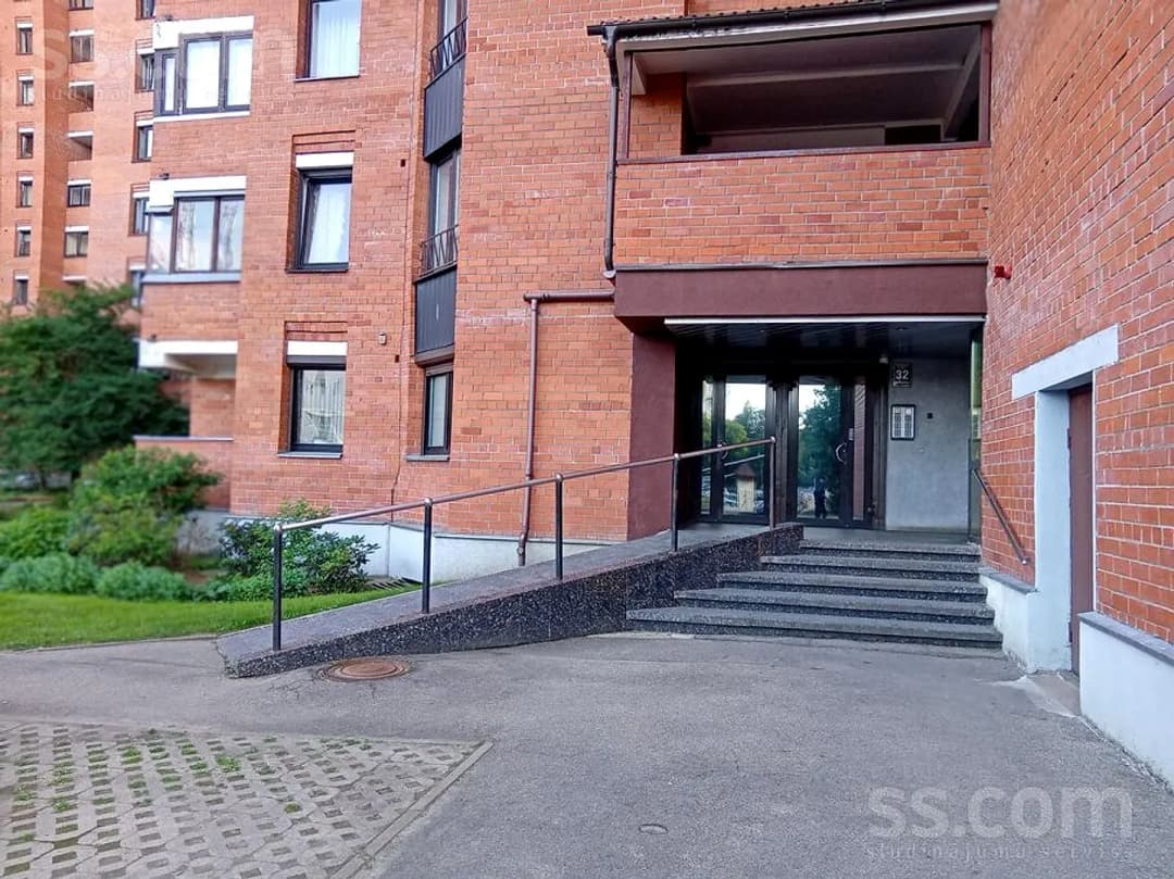 Divistabu dzīvoklis — Anniņmuižas bulvāris 32