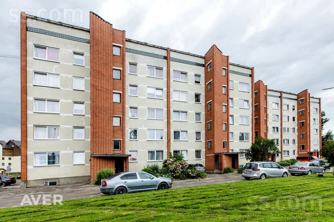 Trīsistabu dzīvoklis — Pļavu iela 4
