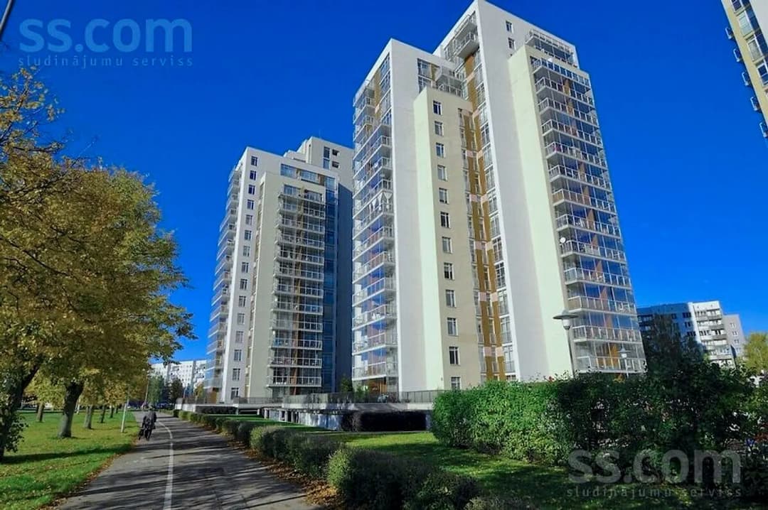 Trīsistabu dzīvoklis — Anniņmuižas bulvāris 38k2