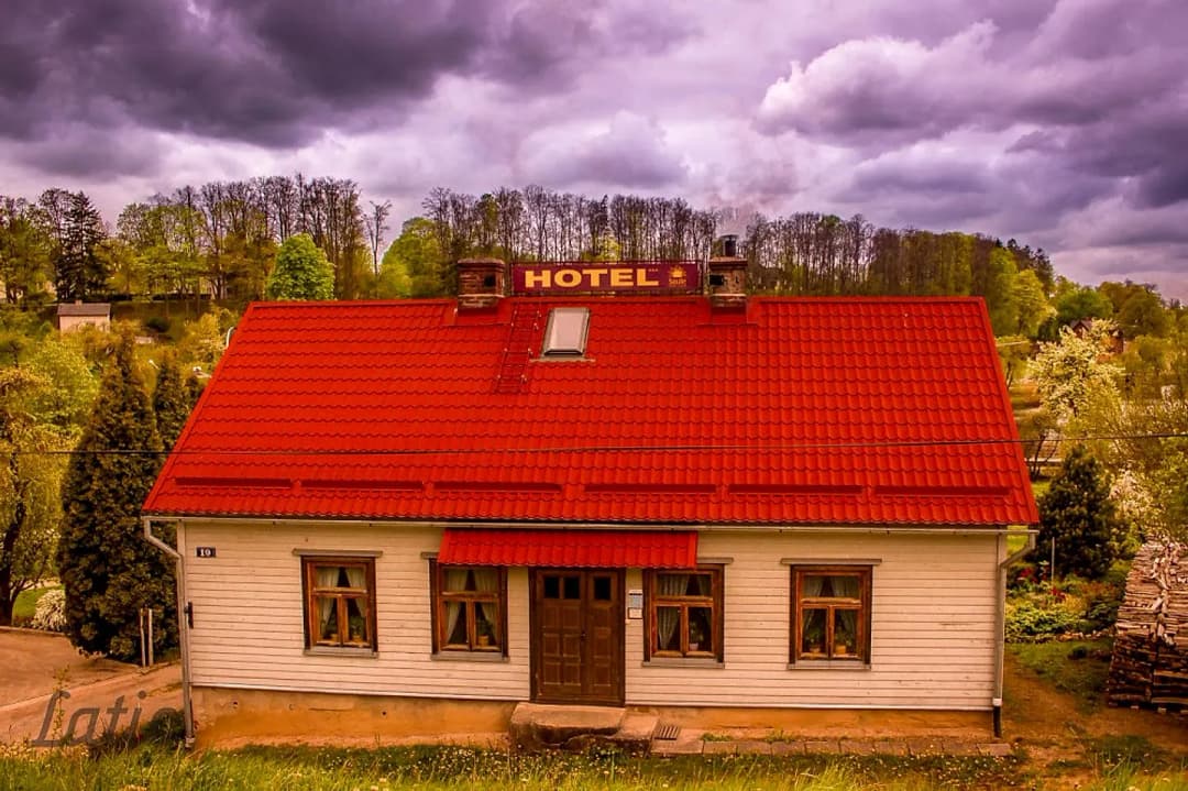 6 istabu māja — Saules iela 19, Talsi