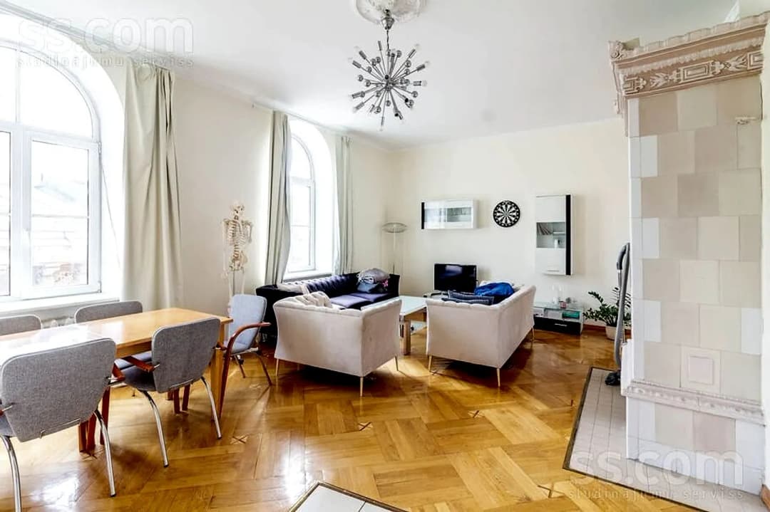 4 istabu dzīvoklis — M. Smilšu 12