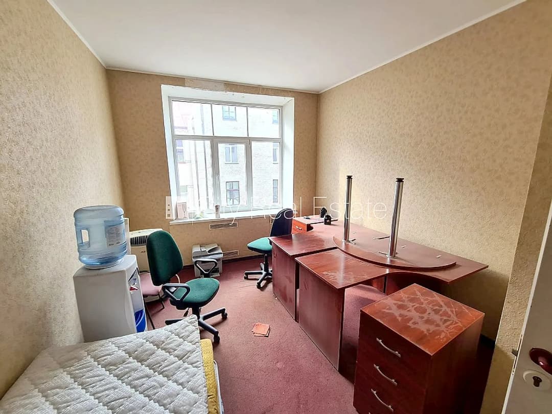 Fasādes māja, renovēta māja, ieeja no ielas, ir lifts, kāpņu telpa pēc kosmētiskā remonta, — bilde 2