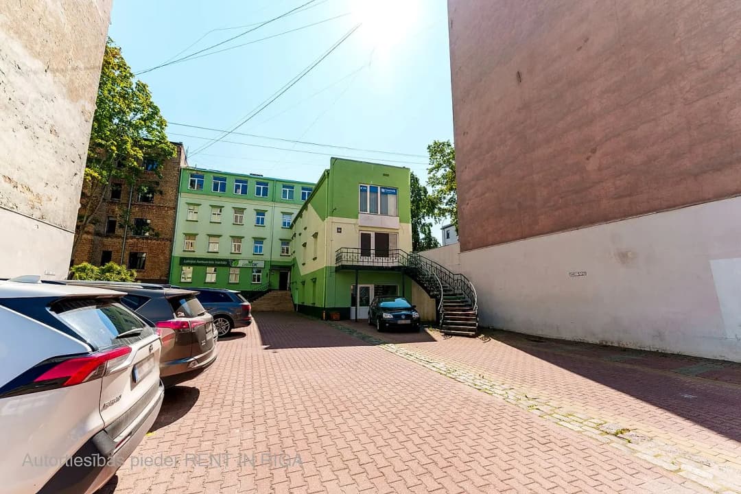 Brīvības 144, Centrs