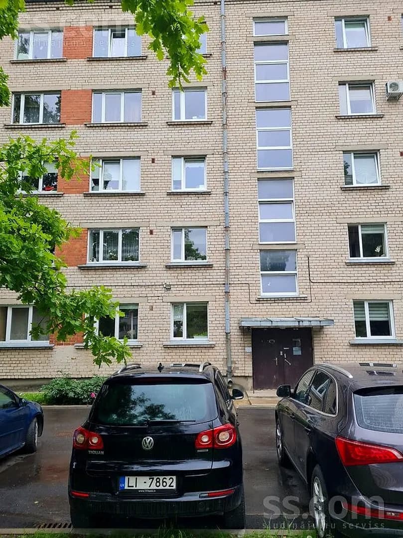 Trīsistabu dzīvoklis — Kosmonautu iela 5