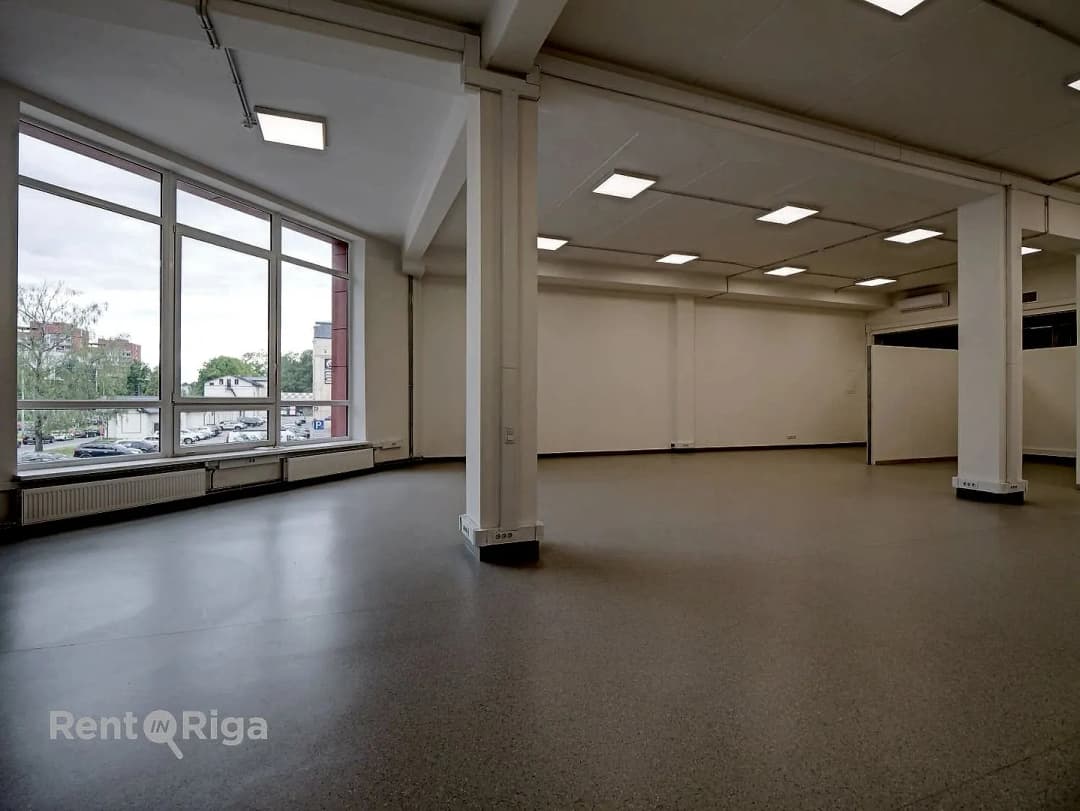 Brīvības gatve 403, Jugla — vēl bildes