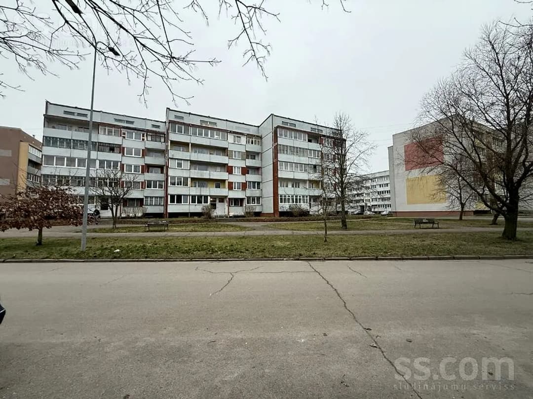 Divistabu dzīvoklis — Ed. Tise 60