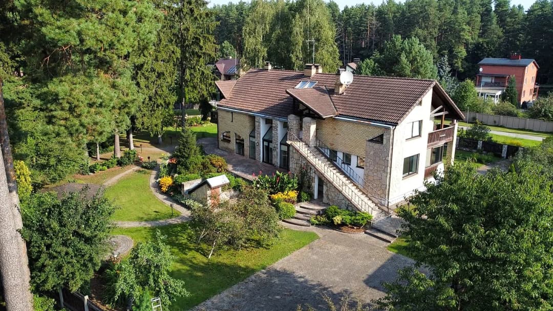 Akmeņu, Berģi