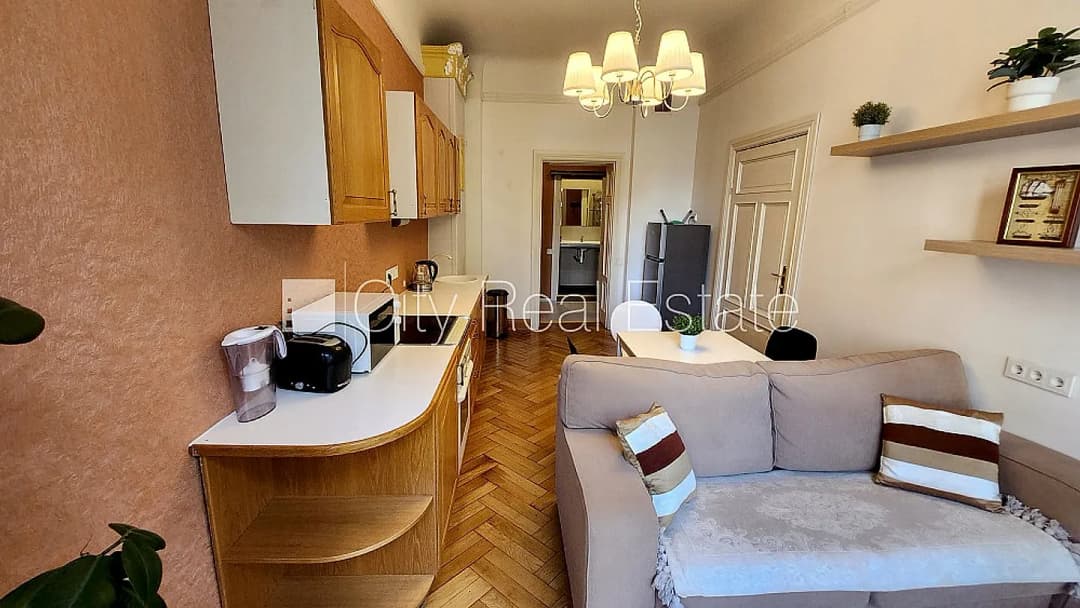 Fasādes māja, renovēta māja, ir lifts, kāpņu telpa pēc kapitālā remonta, viena istaba — bilde 2