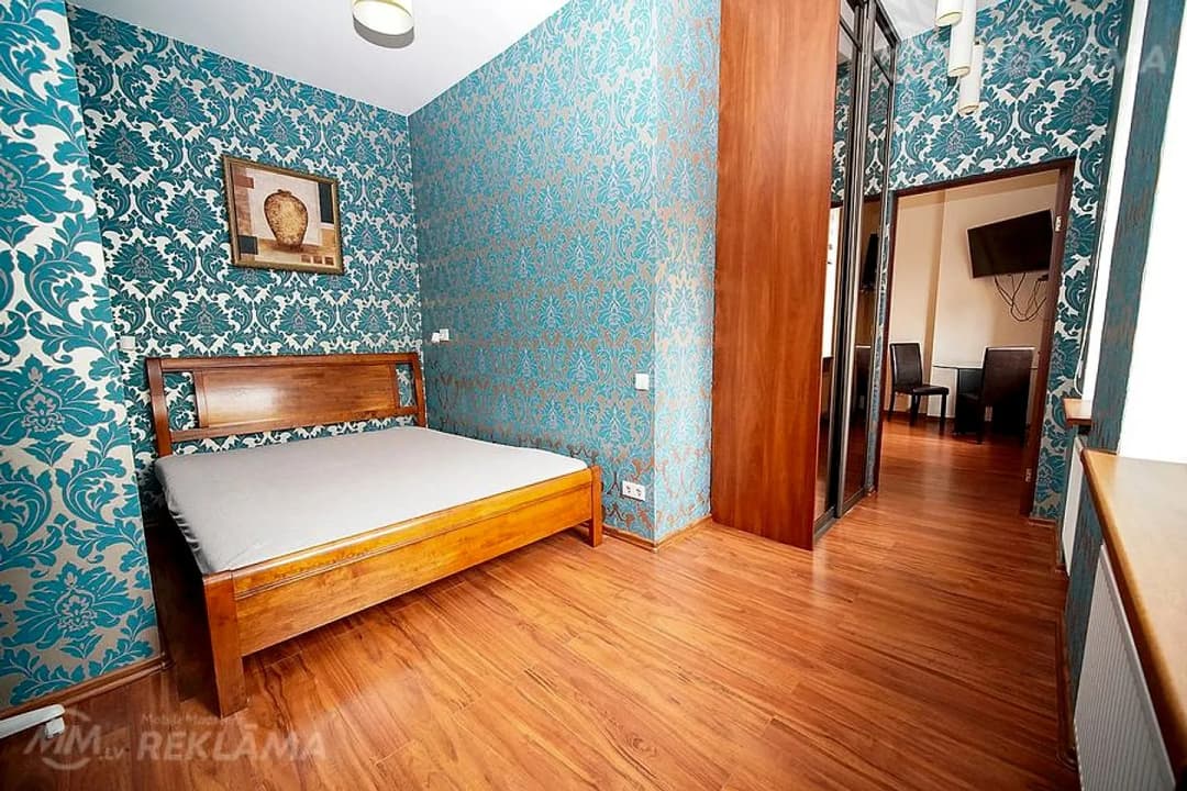 Izīrē 2 istabu 40 m2 dzīvokli centrā renovētā namā A.Čaka ielā 33A.