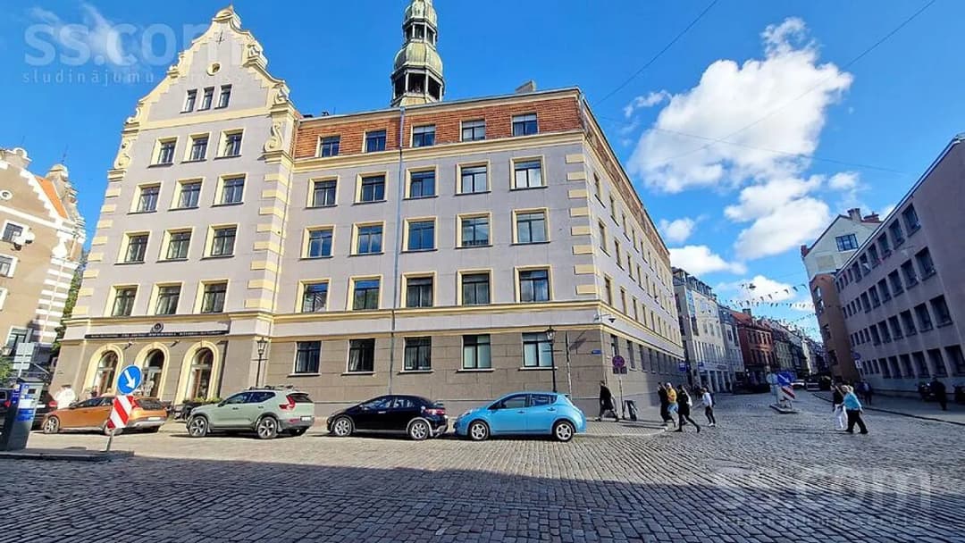 Divistabu dzīvoklis — Grēcinieku 11