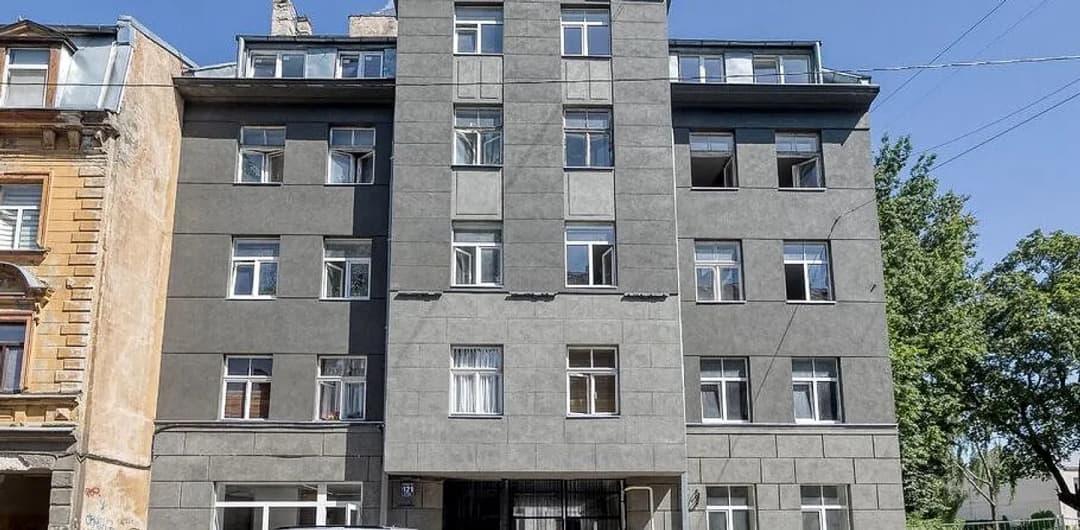 Bruņinieku 121 B, Centrs