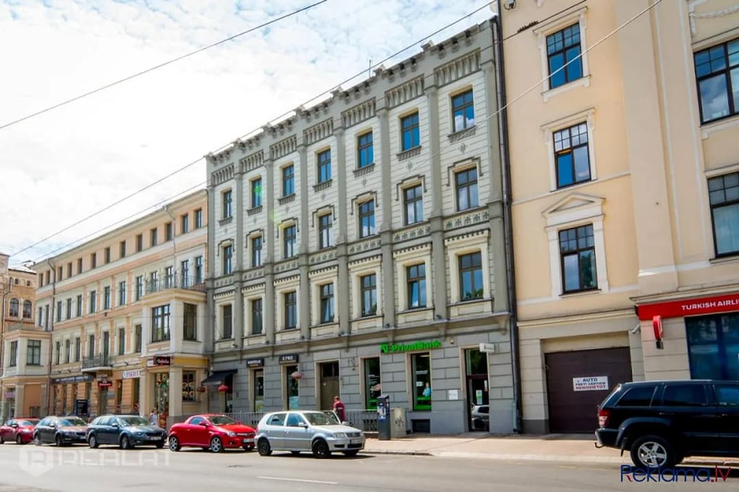 Pārdodas fantastisks namīpašums Rīgas centrā, kas atrodas pāri ielai no diviem ainaviskiem — vēl bildes
