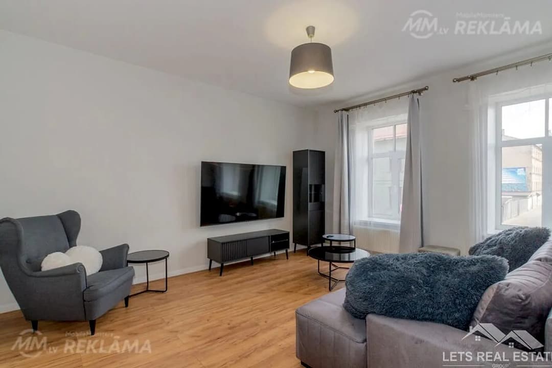 Elegants un plašs dzīvoklis Eižena Laubes projektā Lāčplēša ielā 96.