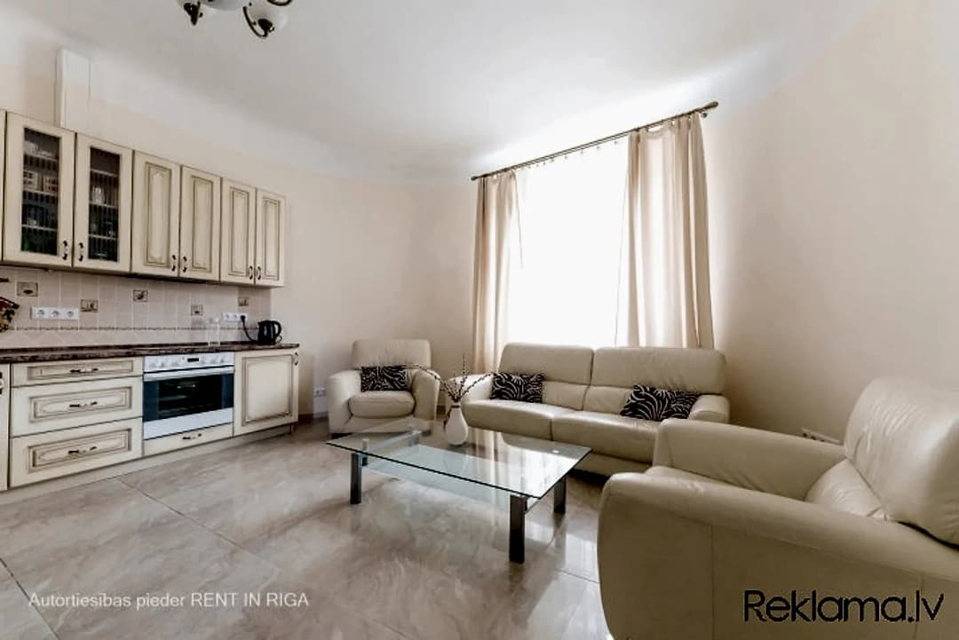 Četristabu dzīvoklis — Antonijas iela 15, Rīga (Centrs)