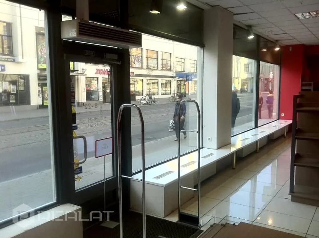 Ekskluzīvas telpas pārdošanai Vecrīgas pašā sirdī. Piedāvājam iegādāties unikālu — vēl bildes