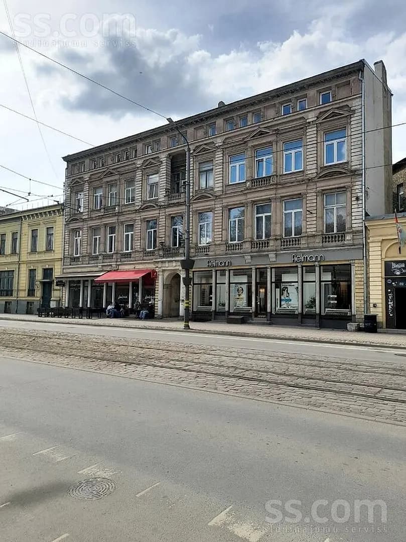 Trīsistabu dzīvoklis — Lielā 8