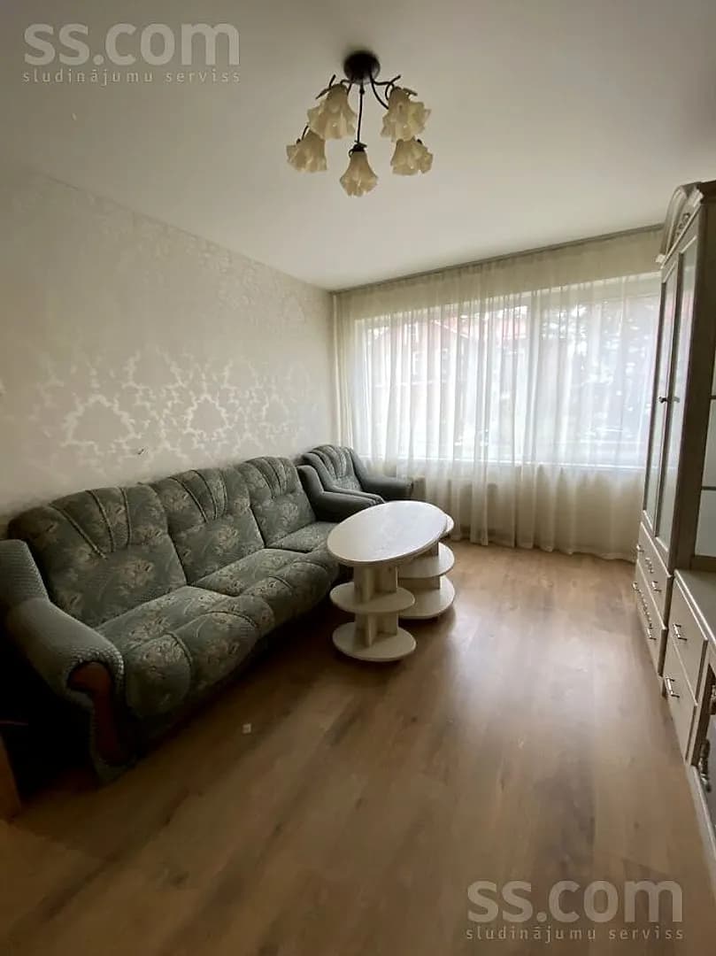 Trīsistabu dzīvoklis — Jelgavas 4